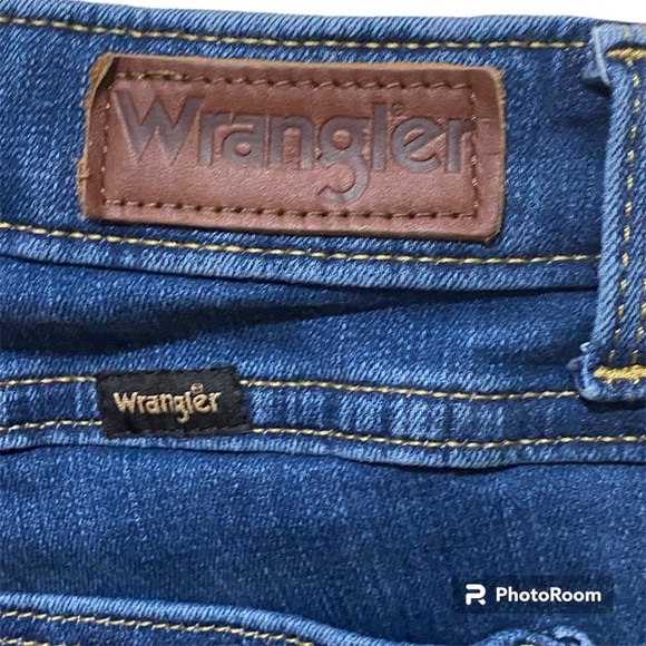 Wrangler High Rise Kick‎ Flare Crop Frayed Hem Jeans - Picture 9 of 12